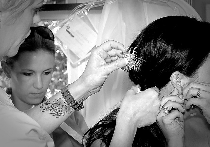 The bride is getting ready for the wedding